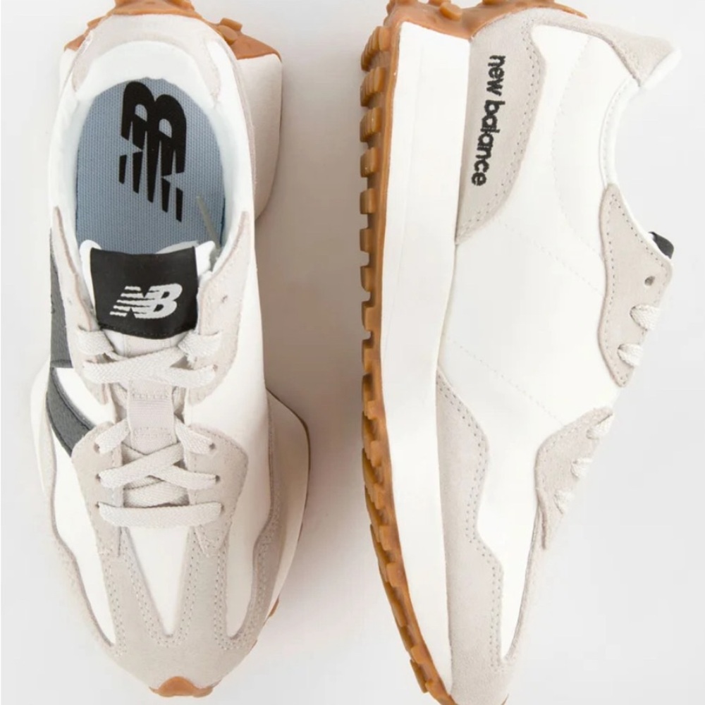 *PRE-LOVED* New Balance White Gray and Black Women's Sneakers - Picture 4 of 11